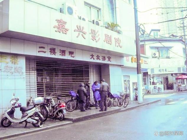 亚洲男人av天堂精品少妇的相关介绍