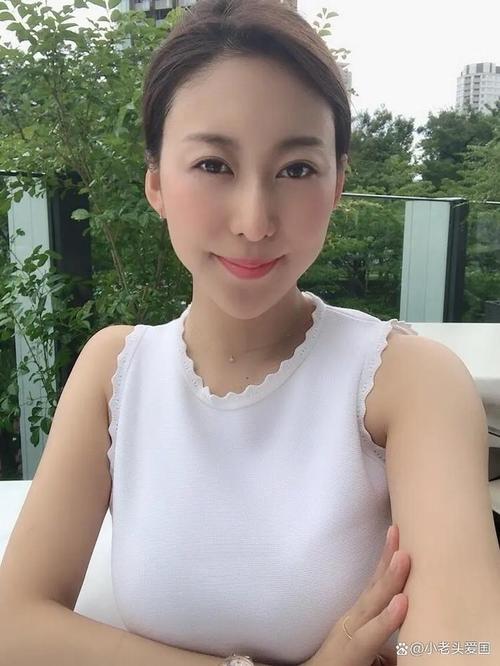 精品人妻少妇嫩草的相关介绍