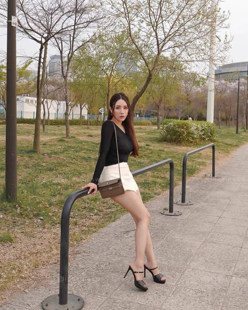 女老师让我摸视频的相关介绍