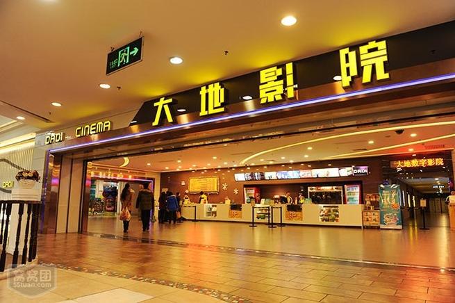 《一边摸一边亲》免费的相关介绍