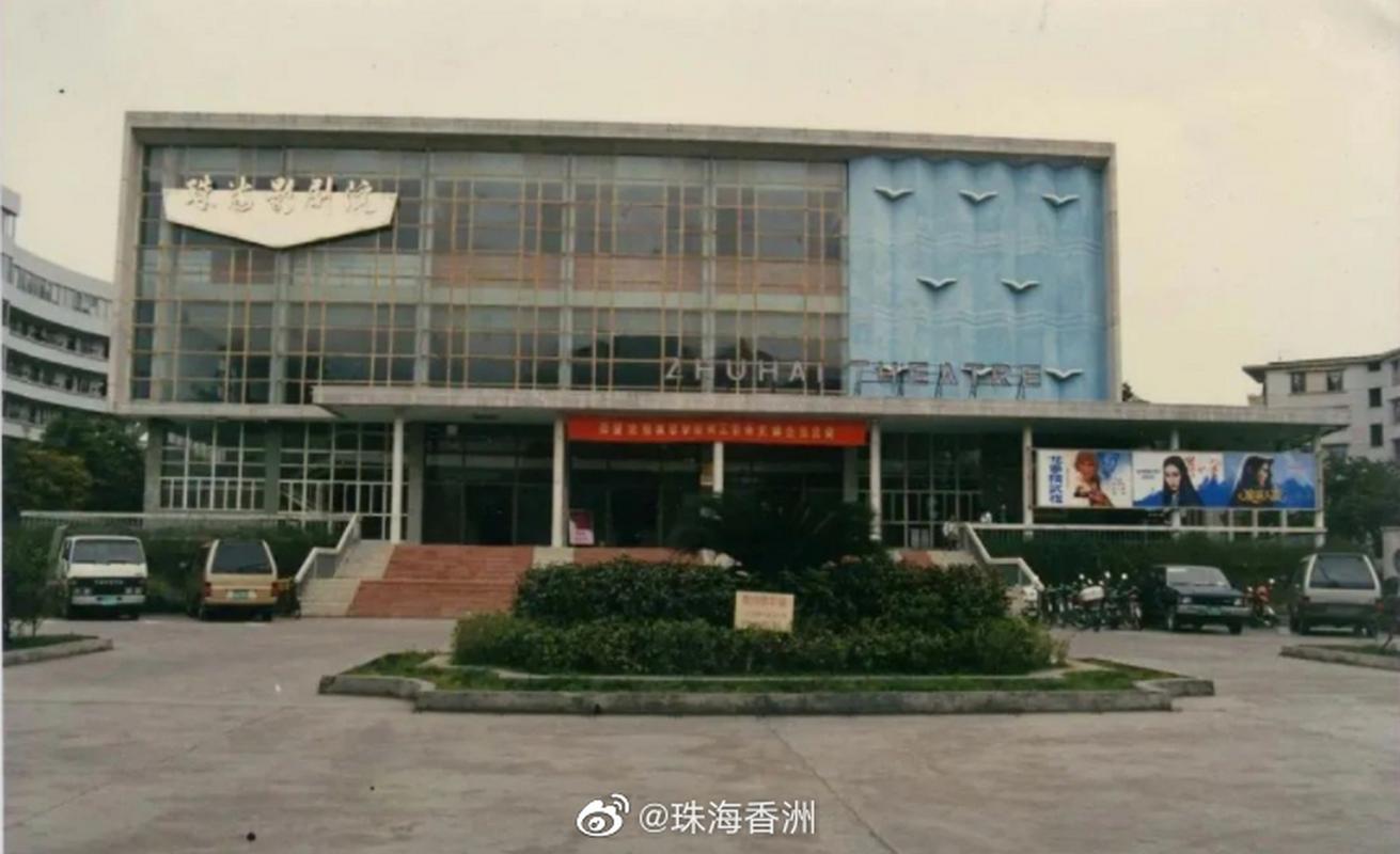 一边摸一边舔受不了了的相关介绍