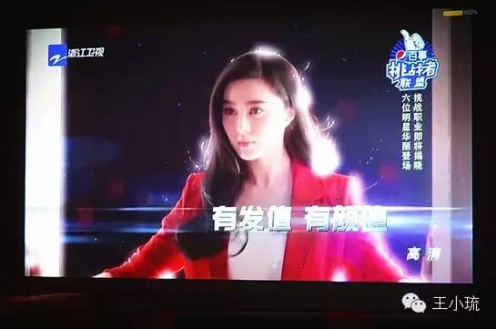 躺在床上看电影的私密影院体验｜家庭卧室投影仪推荐｜情侣居家约会神器