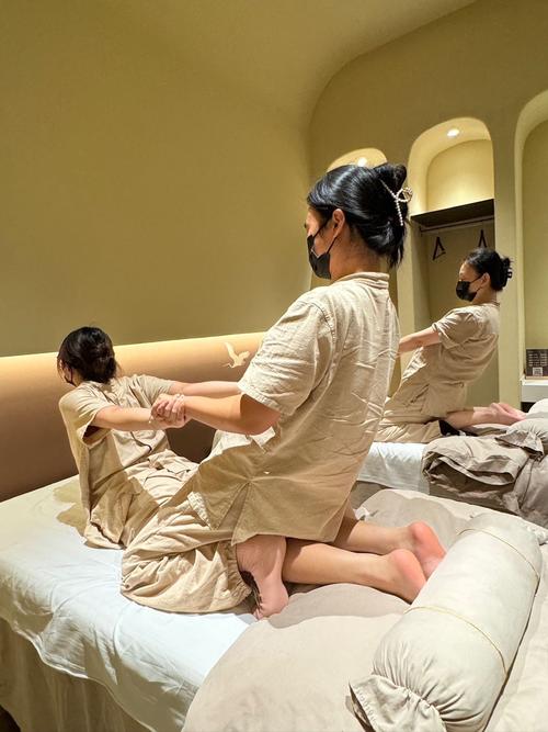 狂操美女老师的逼的相关介绍