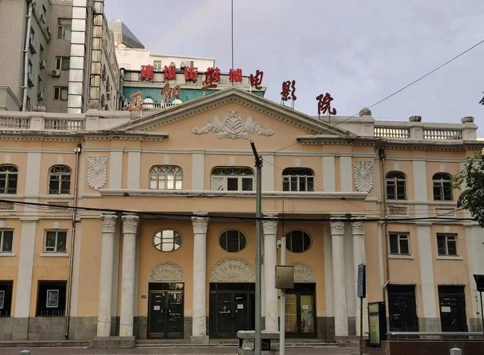 丰满人妻按摩电影的相关介绍