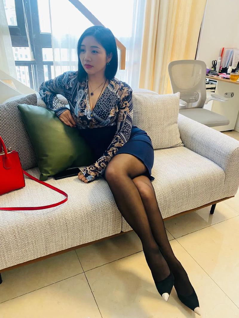 搭讪美艳人妻中文字幕的相关介绍