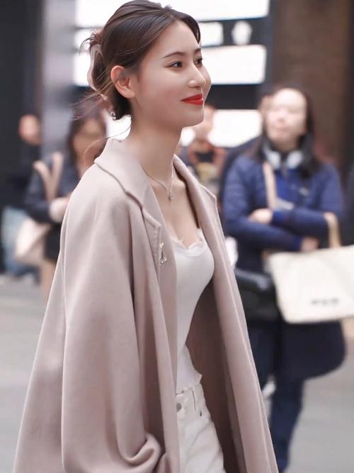 人妻少妇校园春色在线的相关介绍