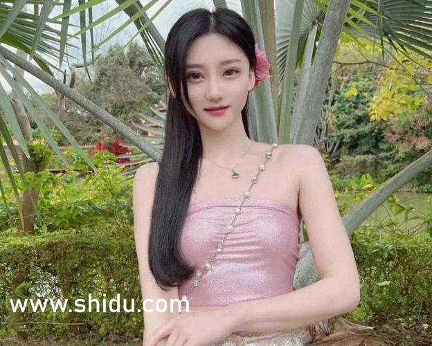 免费看成年人美女的相关介绍