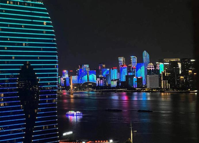 亚洲男人的天堂 在线的相关介绍