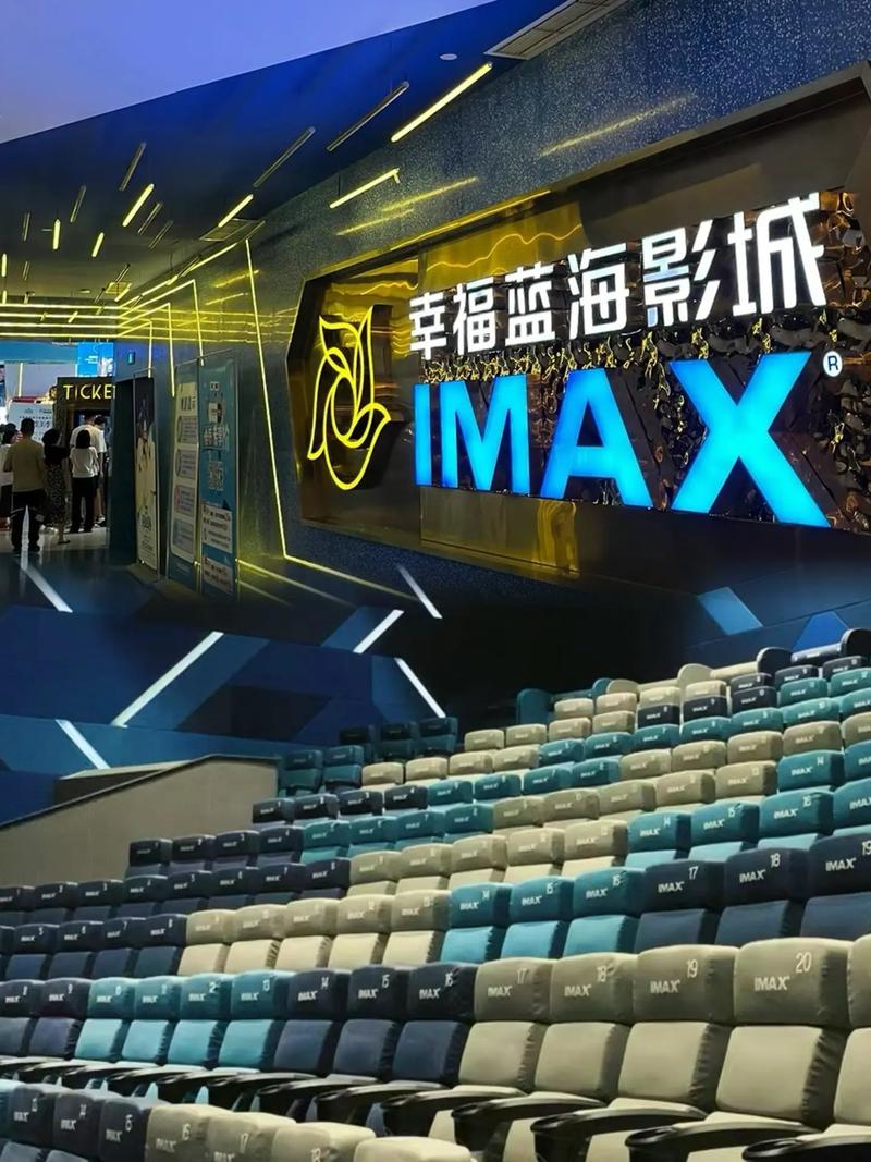 一边摸下边一边亲的相关介绍
