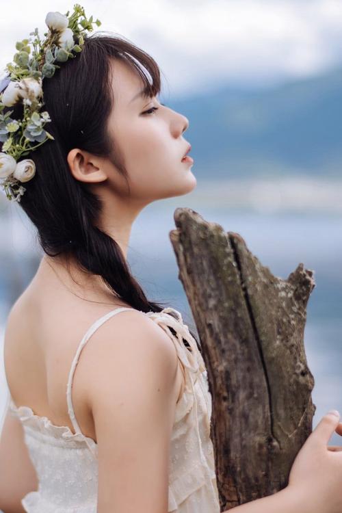 一边摸一边日的相关介绍