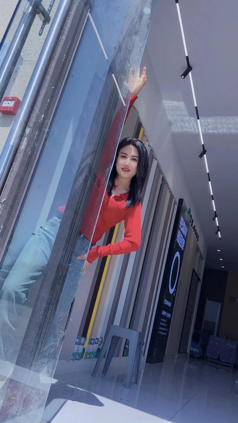 操 美女老师的相关介绍
